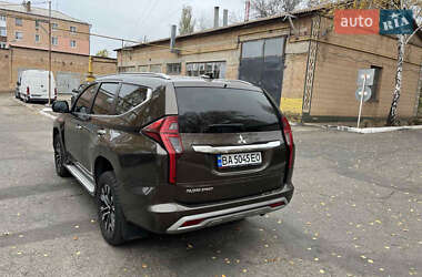 Внедорожник / Кроссовер Mitsubishi Pajero Sport 2021 в 