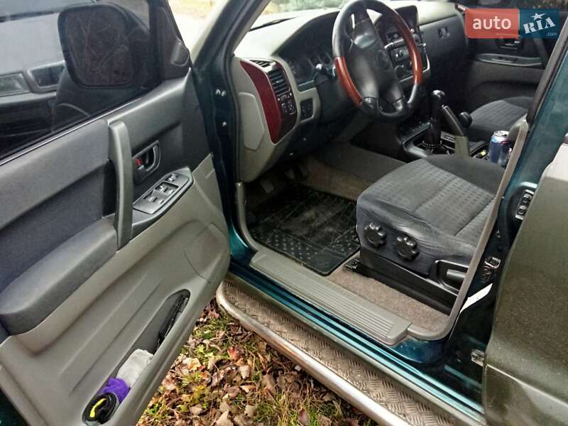 Внедорожник / Кроссовер Mitsubishi Pajero Sport 2000 в Лебедине