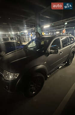 Внедорожник / Кроссовер Mitsubishi Pajero Sport 2010 в 