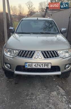 Внедорожник / Кроссовер Mitsubishi Pajero Sport 2012 в 