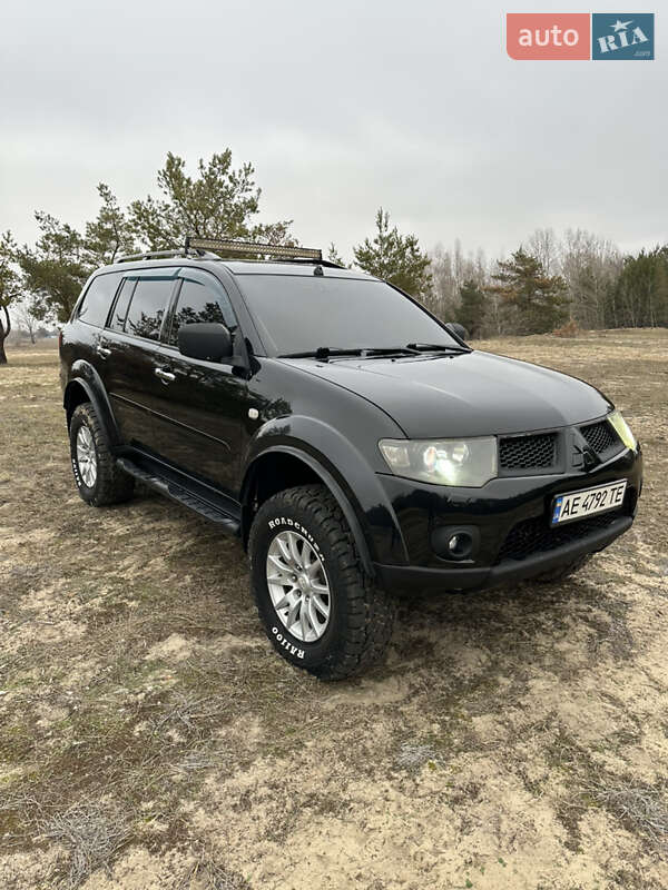 Внедорожник / Кроссовер Mitsubishi Pajero Sport 2010 в Изюме