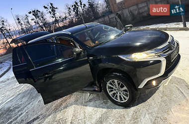 Внедорожник / Кроссовер Mitsubishi Pajero Sport 2016 в 