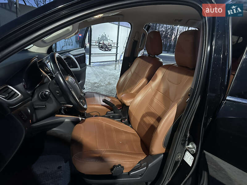 Внедорожник / Кроссовер Mitsubishi Pajero Sport 2016 в Тульчине