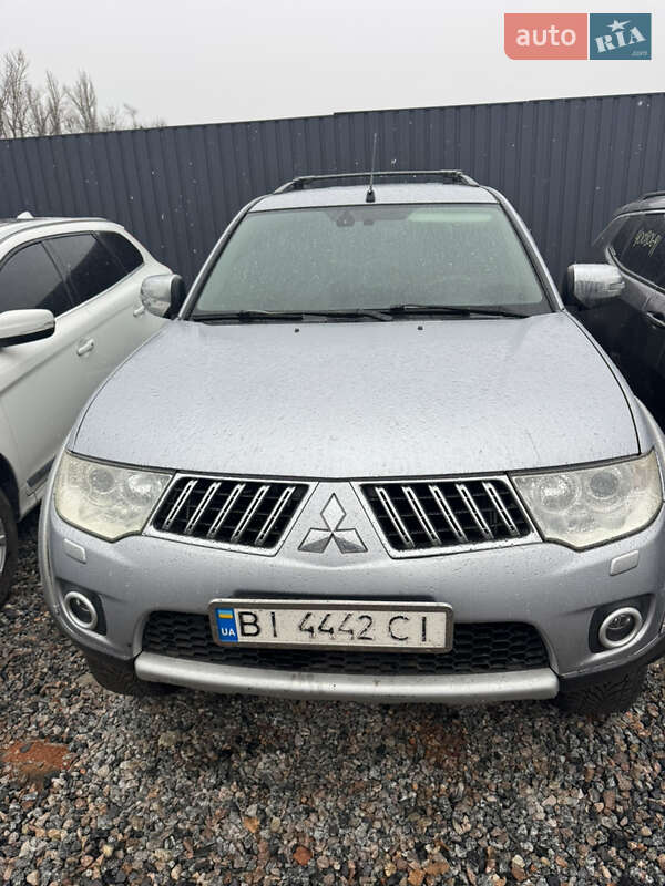 Mitsubishi Pajero Sport 2014