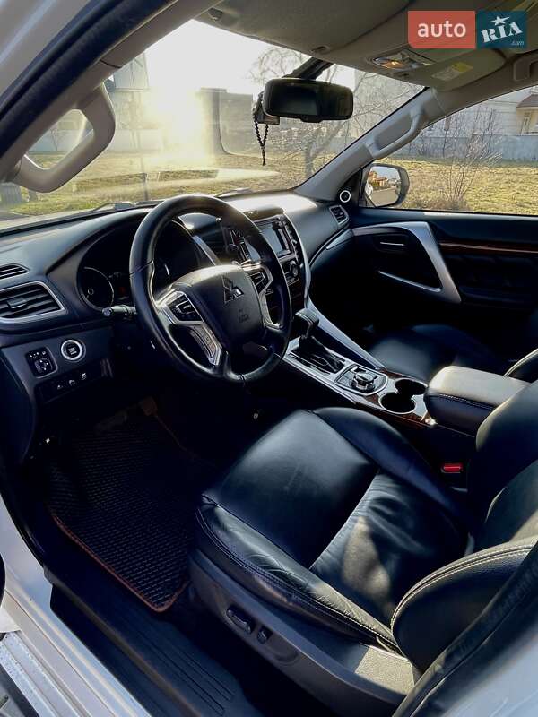 Позашляховик / Кросовер Mitsubishi Pajero Sport 2016 в Одесі фото 5 Позашляховик / Кросовер Mitsubishi Pajero Sport 2016 в Одесі