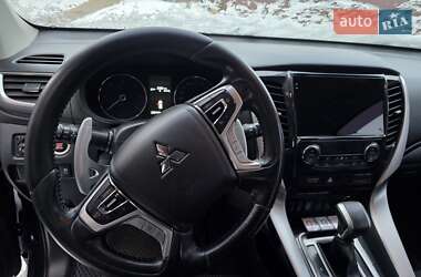 Внедорожник / Кроссовер Mitsubishi Pajero Sport 2017 в 