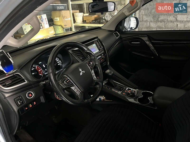 Внедорожник / Кроссовер Mitsubishi Pajero Sport 2017 в Синельниково