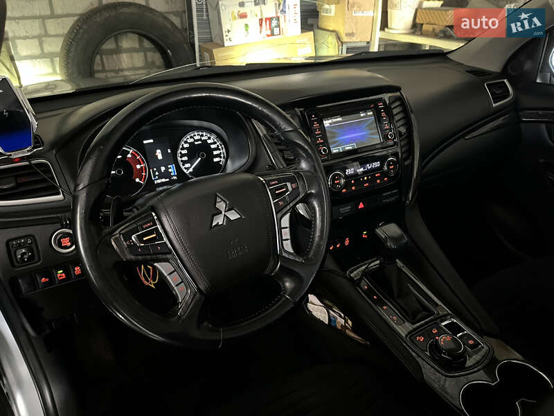 Внедорожник / Кроссовер Mitsubishi Pajero Sport 2017 в Синельниково