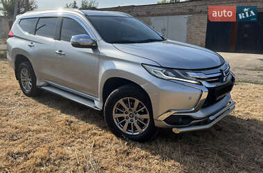 Внедорожник / Кроссовер Mitsubishi Pajero Sport 2017 в Синельниково