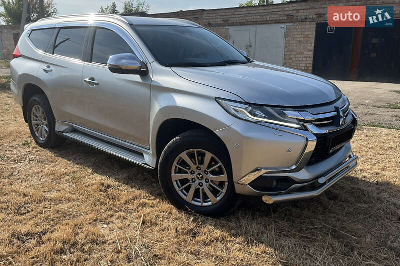 Внедорожник / Кроссовер Mitsubishi Pajero Sport 2017 в Синельниково