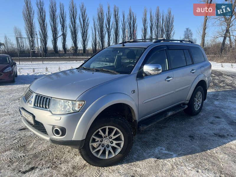 Mitsubishi Pajero Sport 2013
