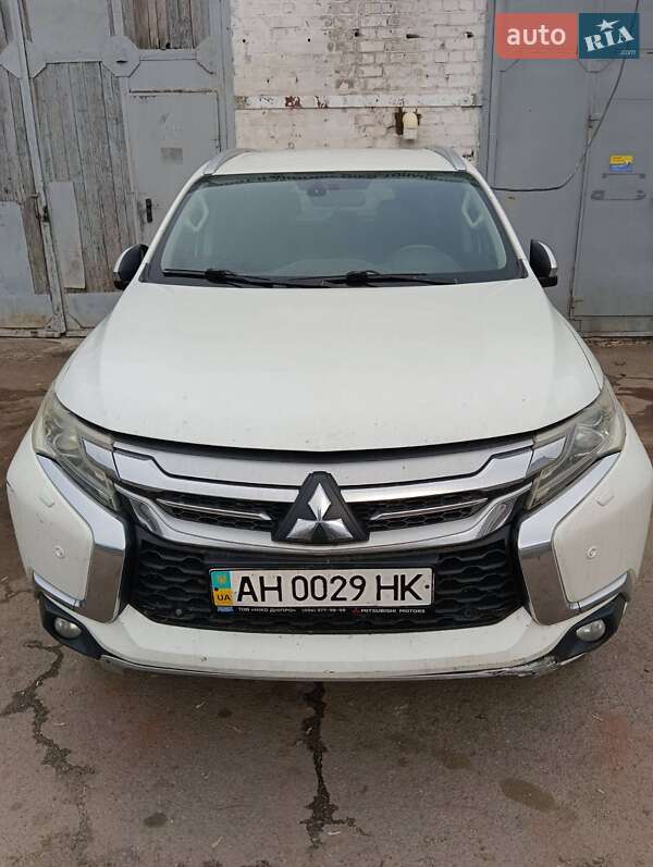 Позашляховик / Кросовер Mitsubishi Pajero Sport 2017 в Дніпрі