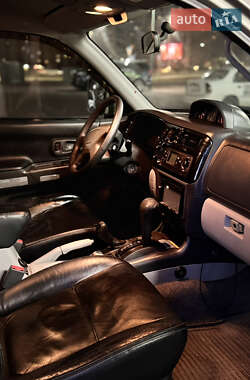 Внедорожник / Кроссовер Mitsubishi Pajero Sport 2006 в 