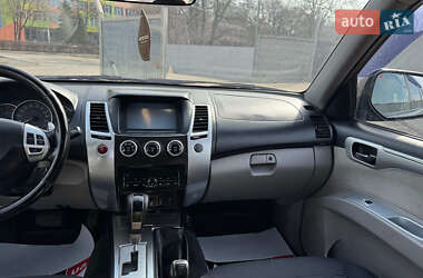 Внедорожник / Кроссовер Mitsubishi Pajero Sport 2012 в 