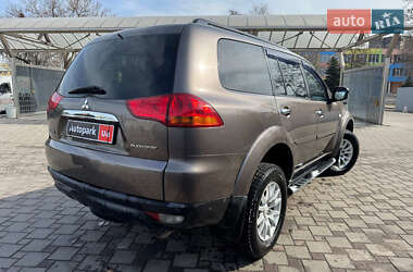 Внедорожник / Кроссовер Mitsubishi Pajero Sport 2012 в 
