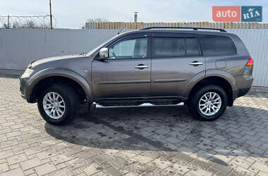 Внедорожник / Кроссовер Mitsubishi Pajero Sport 2012 в 