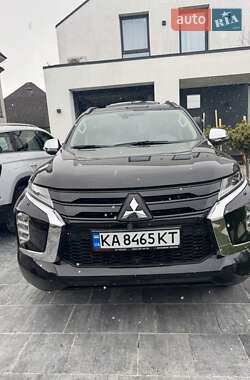Позашляховик / Кросовер Mitsubishi Pajero Sport 2021 в 