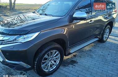 Внедорожник / Кроссовер Mitsubishi Pajero Sport 2017 в 
