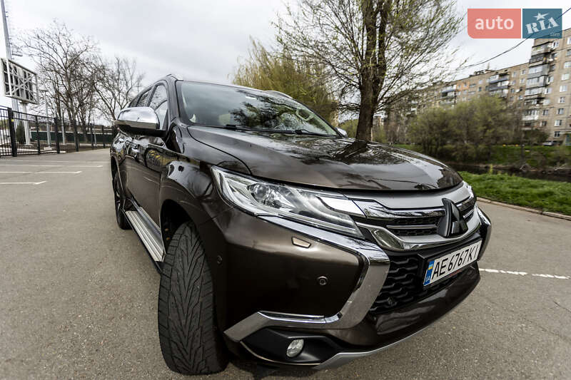 Внедорожник / Кроссовер Mitsubishi Pajero Sport 2016 в 