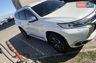 Внедорожник / Кроссовер Mitsubishi Pajero Sport 2016 в 