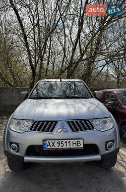 Внедорожник / Кроссовер Mitsubishi Pajero Sport 2013 в 