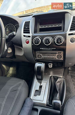 Внедорожник / Кроссовер Mitsubishi Pajero Sport 2013 в 