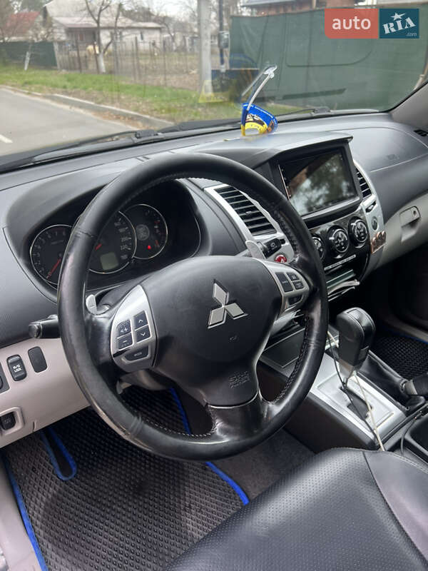 Позашляховик / Кросовер Mitsubishi Pajero Sport 2011 в Києві
