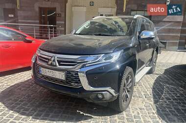 Внедорожник / Кроссовер Mitsubishi Pajero Sport 2016 в 