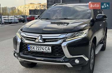 Внедорожник / Кроссовер Mitsubishi Pajero Sport 2017 в 