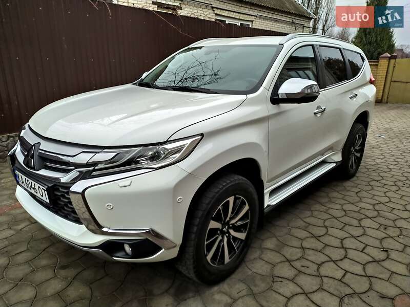 Внедорожник / Кроссовер Mitsubishi Pajero Sport 2016 в 