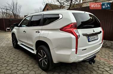 Внедорожник / Кроссовер Mitsubishi Pajero Sport 2016 в 