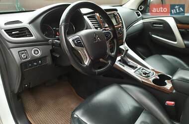 Внедорожник / Кроссовер Mitsubishi Pajero Sport 2016 в 
