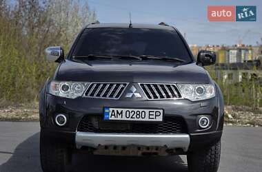 Позашляховик / Кросовер Mitsubishi Pajero Sport 2011 в 