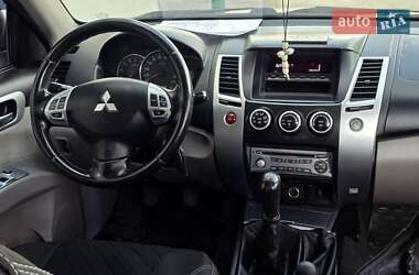 Позашляховик / Кросовер Mitsubishi Pajero Sport 2011 в 