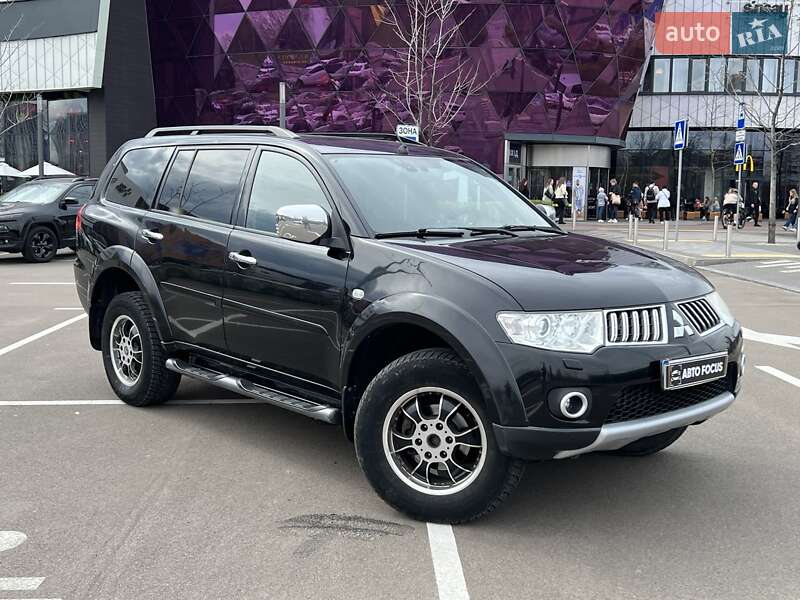 Mitsubishi Pajero Sport 2011