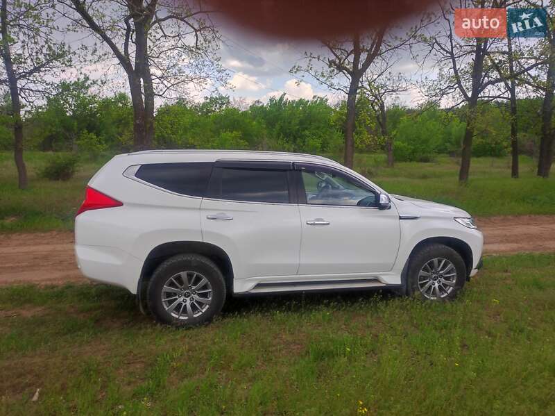 Внедорожник / Кроссовер Mitsubishi Pajero Sport 2017 в Николаеве
