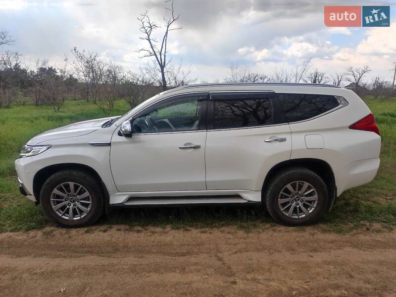 Внедорожник / Кроссовер Mitsubishi Pajero Sport 2017 в Николаеве