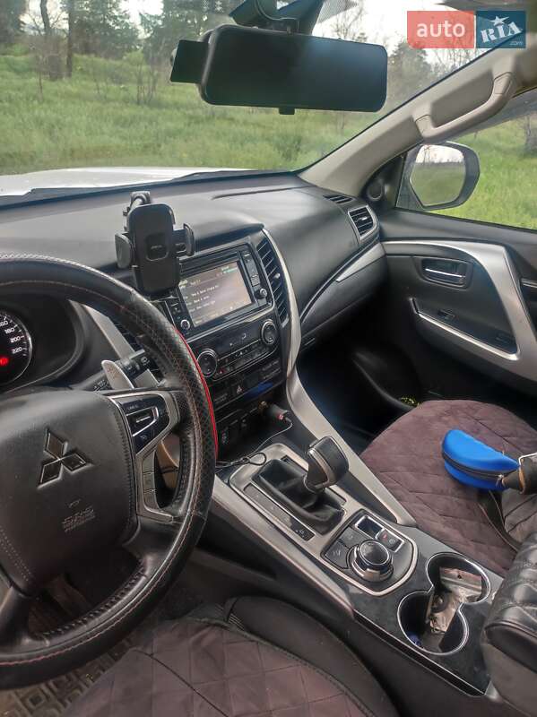 Внедорожник / Кроссовер Mitsubishi Pajero Sport 2017 в Николаеве