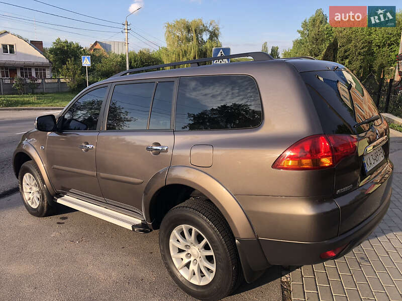 Позашляховик / Кросовер Mitsubishi Pajero Sport 2013 в Вінниці