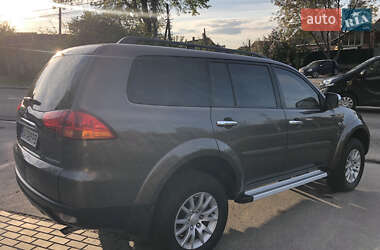 Внедорожник / Кроссовер Mitsubishi Pajero Sport 2013 в 