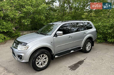 Позашляховик / Кросовер Mitsubishi Pajero Sport 2015 в Києві