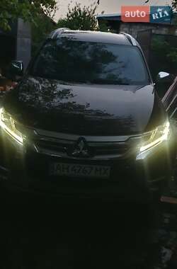 Позашляховик / Кросовер Mitsubishi Pajero Sport 2016 в 