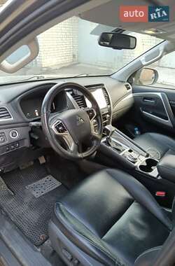 Внедорожник / Кроссовер Mitsubishi Pajero Sport 2021 в 