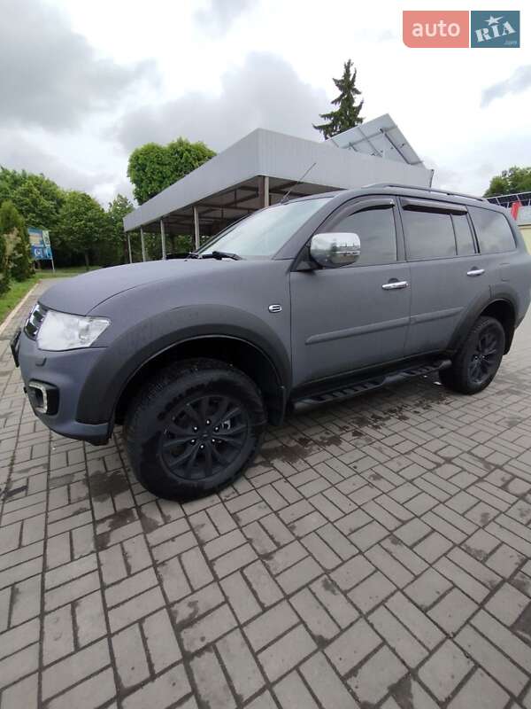 Внедорожник / Кроссовер Mitsubishi Pajero Sport 2014 в Ровно