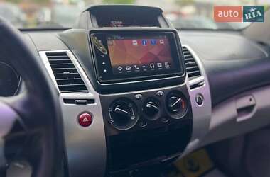 Внедорожник / Кроссовер Mitsubishi Pajero Sport 2013 в 