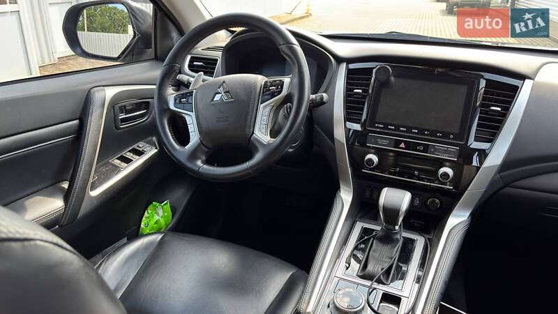 Позашляховик / Кросовер Mitsubishi Pajero Sport 2021 в Луцьку