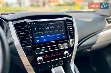 Внедорожник / Кроссовер Mitsubishi Pajero Sport 2021 в 