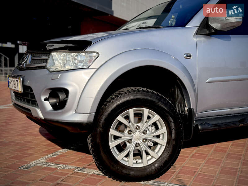 Внедорожник / Кроссовер Mitsubishi Pajero Sport 2015 в Одессе
