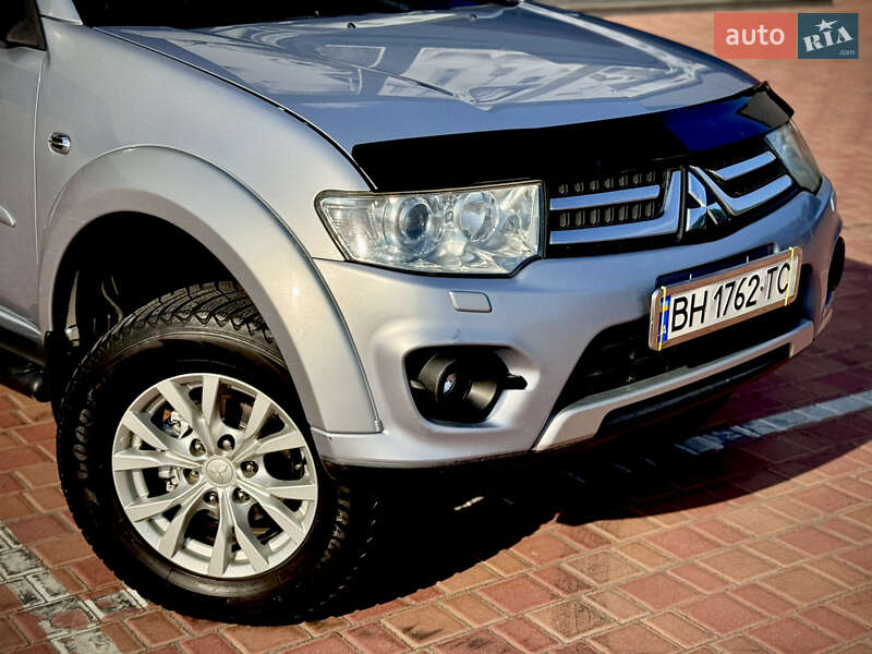 Внедорожник / Кроссовер Mitsubishi Pajero Sport 2015 в Одессе