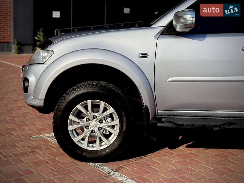 Внедорожник / Кроссовер Mitsubishi Pajero Sport 2015 в Одессе